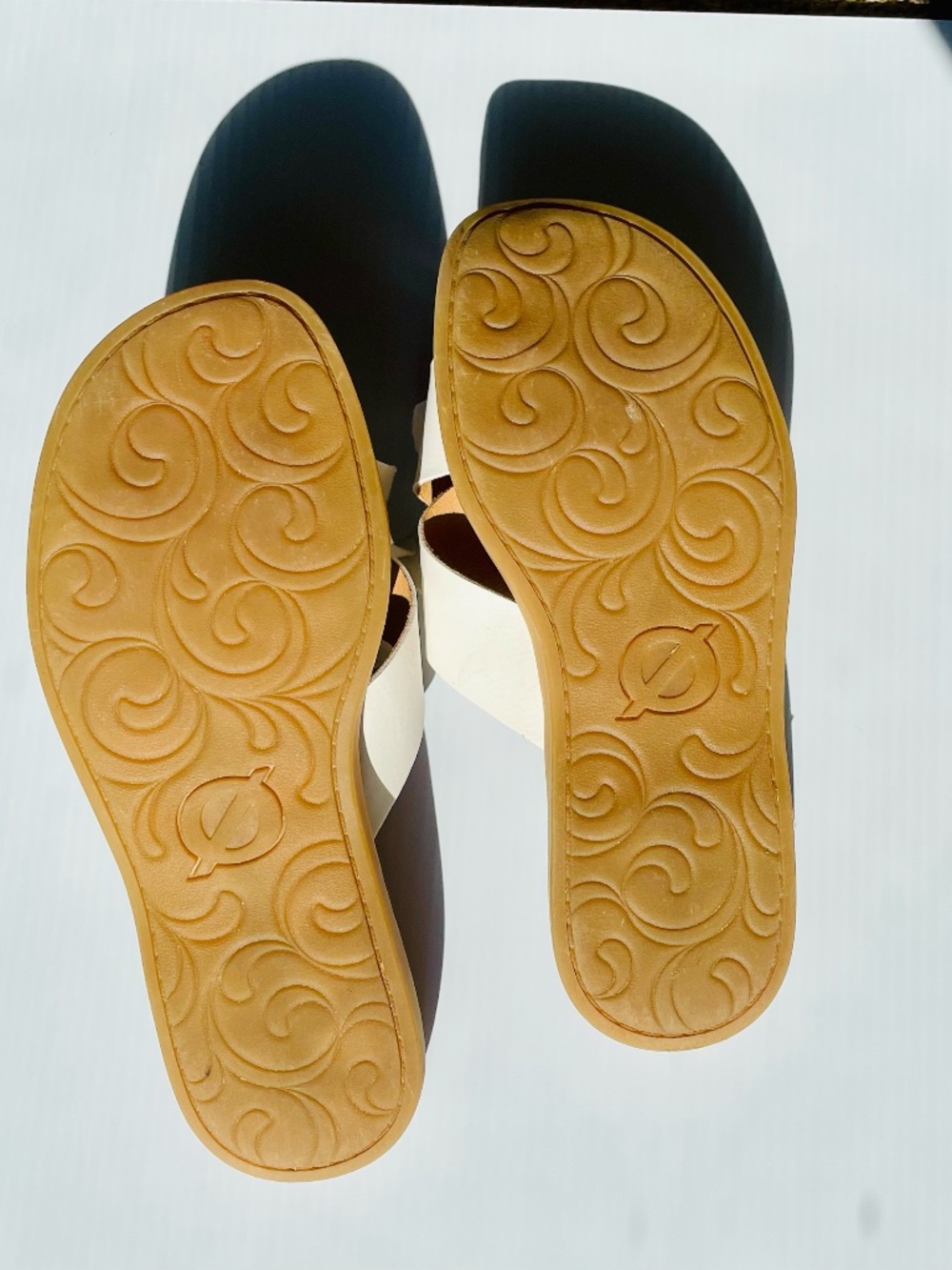 b.o.c Women's Kasia Flat White Slide Sandals, size 6M - Picture 4 of 10